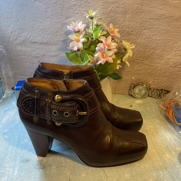 Frye shoes SZ 6 - Picture 4 of 7